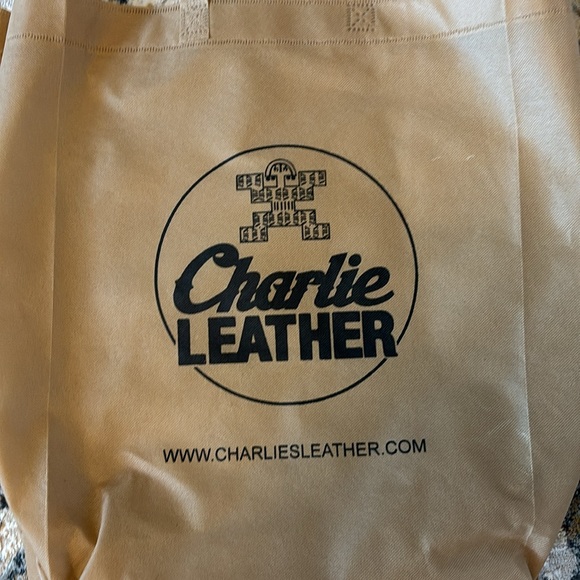 Extra large leather tote with lots of pockets … and style! - Picture 12 of 12